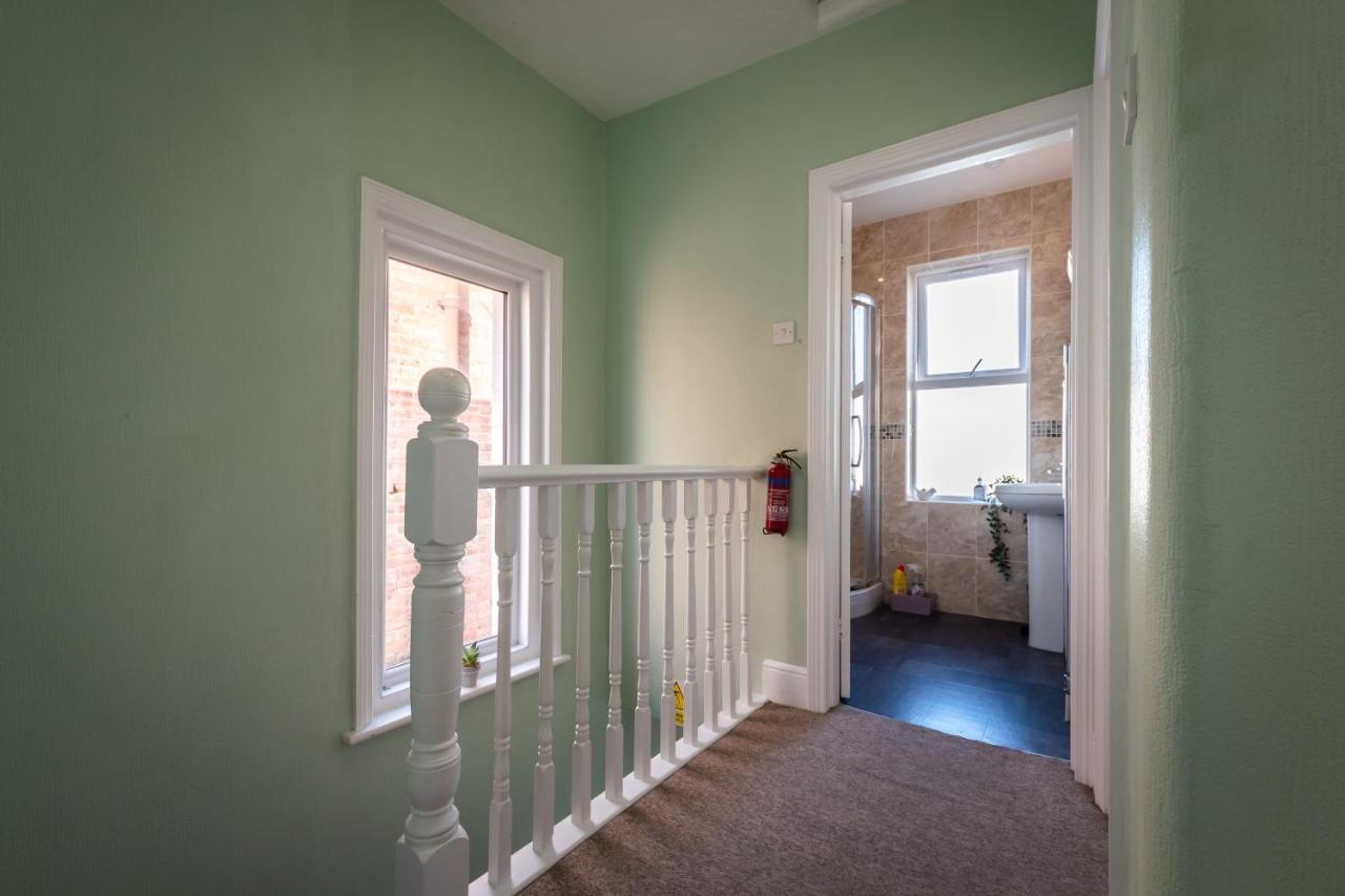 3-Bedroom House L Fast Wi-Fi L Garden L Newly Decorated L Close To Shops And Restaurants Bournemouth Esterno foto