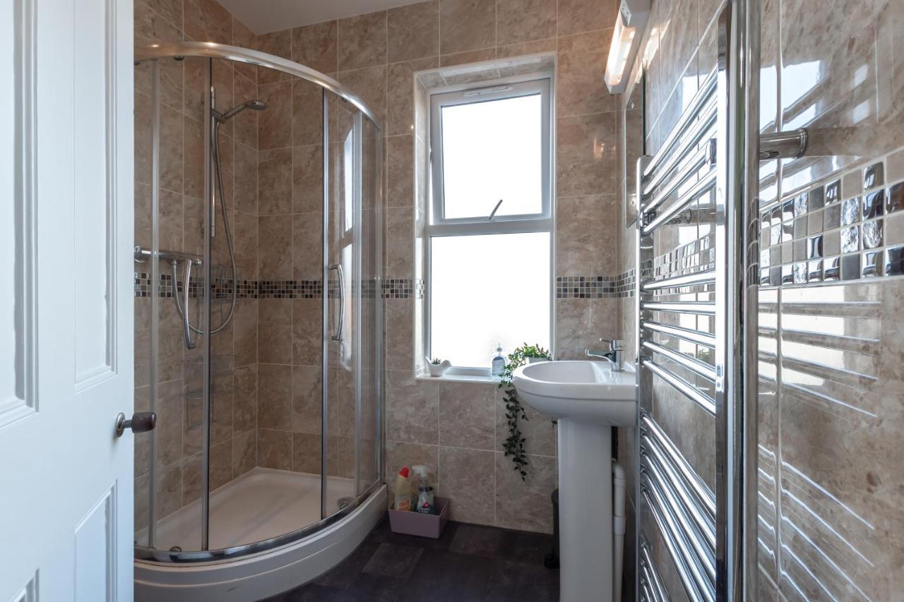 3-Bedroom House L Fast Wi-Fi L Garden L Newly Decorated L Close To Shops And Restaurants Bournemouth Esterno foto