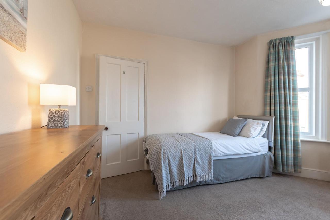 3-Bedroom House L Fast Wi-Fi L Garden L Newly Decorated L Close To Shops And Restaurants Bournemouth Esterno foto
